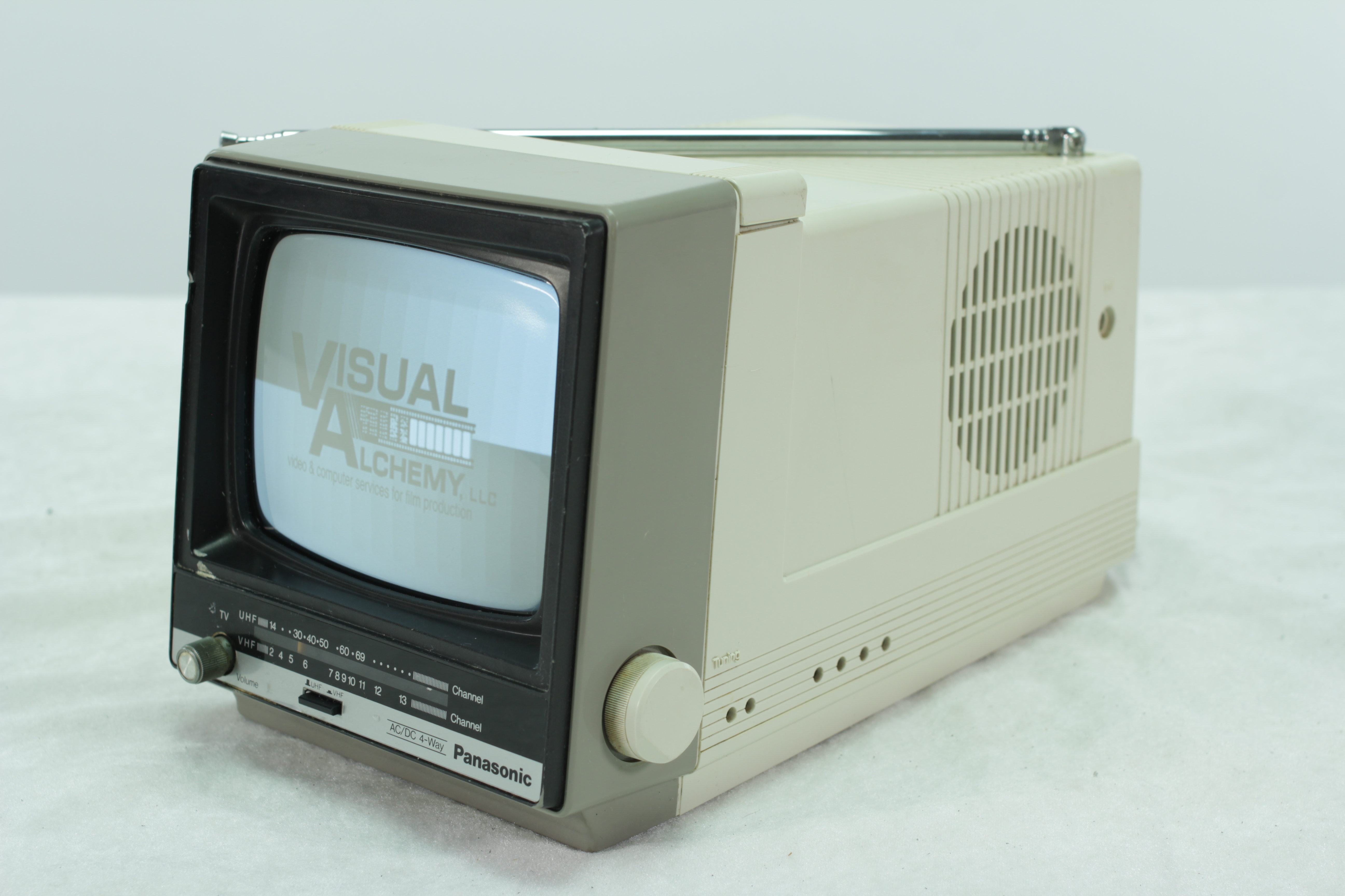 1985 5" Panasonic TRG-511T Portable TV 57